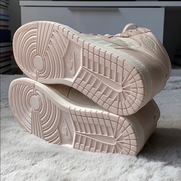 SOLD - Air Jordan 1 Retro High OG Deadstock - Picture 4 of 6